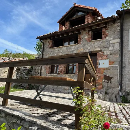 La Cabana De Ana Juana Arenas De Cabrales Exterior photo